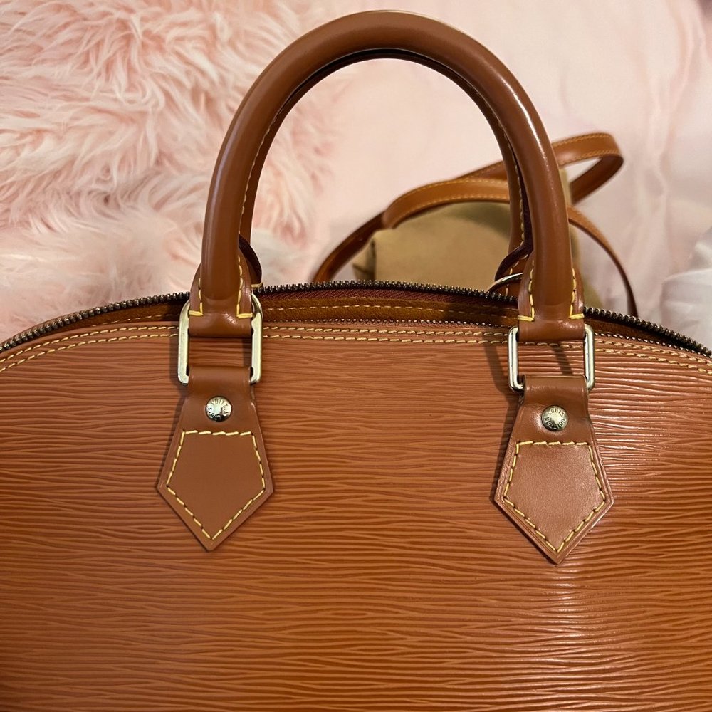 Louis Vuitton Epi Alma PM Cipango with Shoulder Strap and Dust Bag -Pristine - Picture 4 of 14